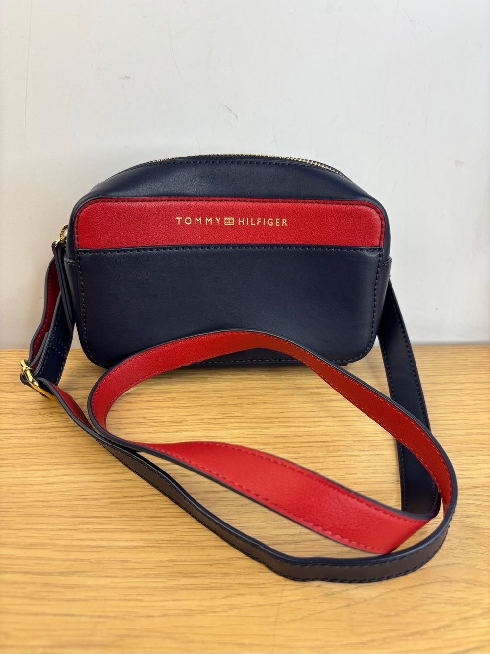 Tommy Hilfiger Iconic Navy and Red Leather Crossbody Camera Bag LIKE NEW